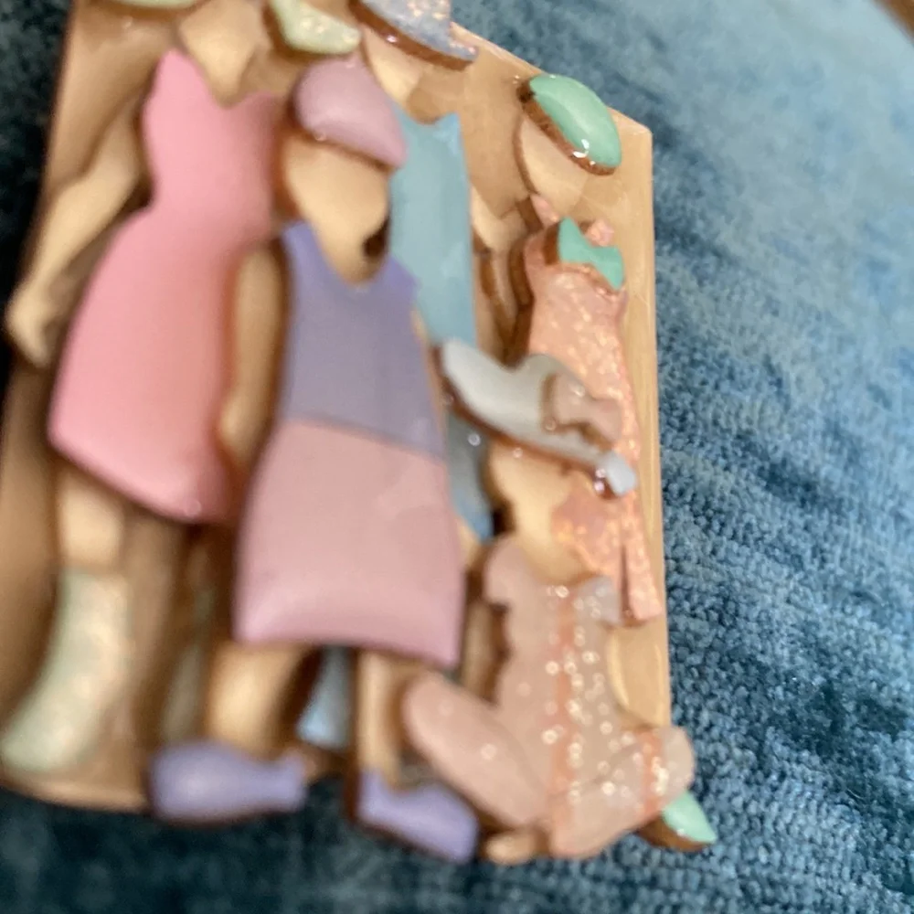 Lucinda people pin